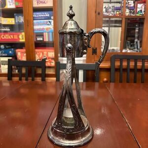 VINTAGE NEWPORT SILVERPLATED COFFEE/TEA TILTING CARAFE HOLDER